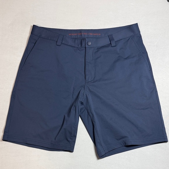 Rhone Men's 9 Inch Commuter Shorts in Navy Size 34
Excellent Condition - Picture 2 of 9